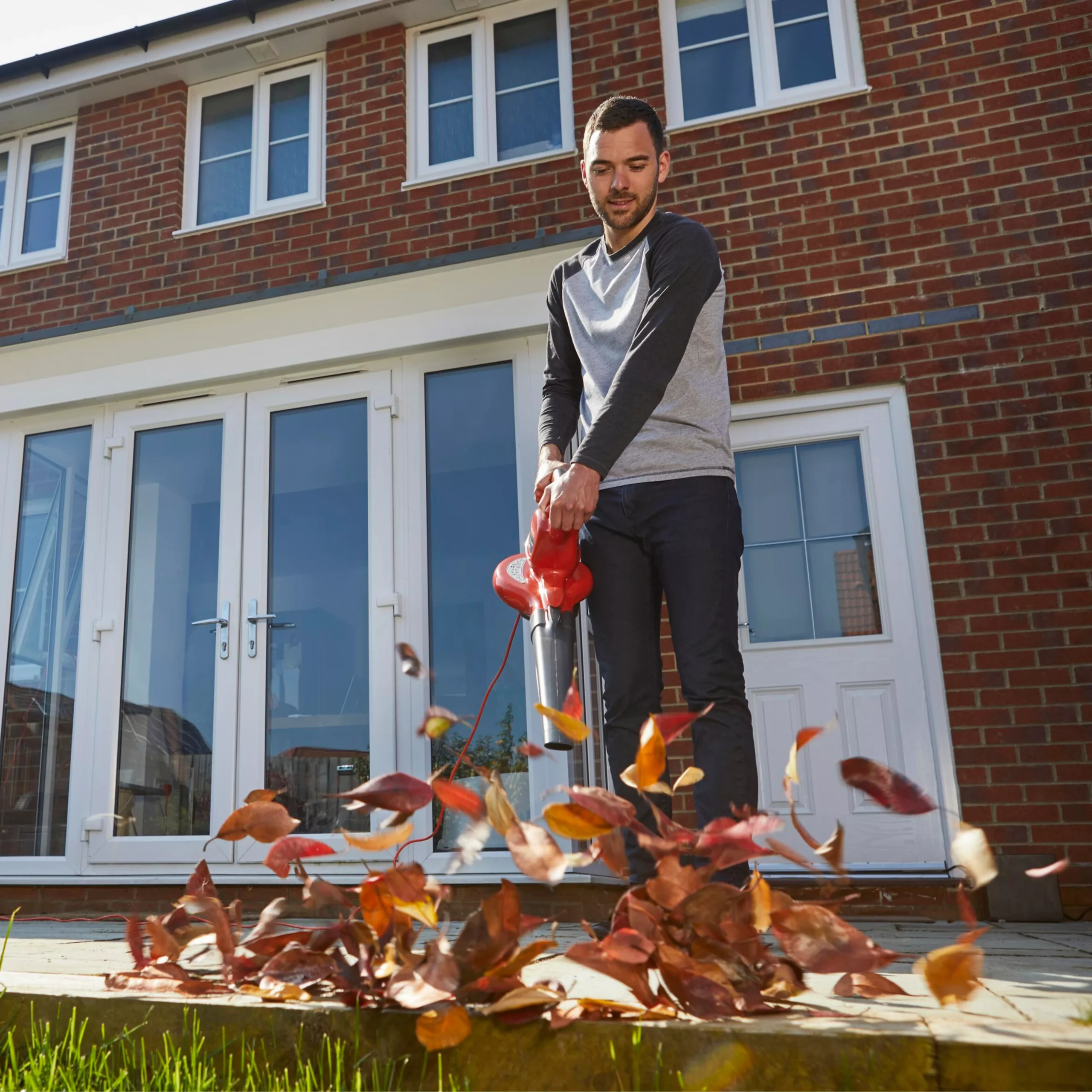 Flymo PowerVac 2700 Corded 2700W 100-230V Blower & Vacuum 4 Flymo PowerVac 2700 Corded 2700W 100-230V Blower & Vacuum - Image 4