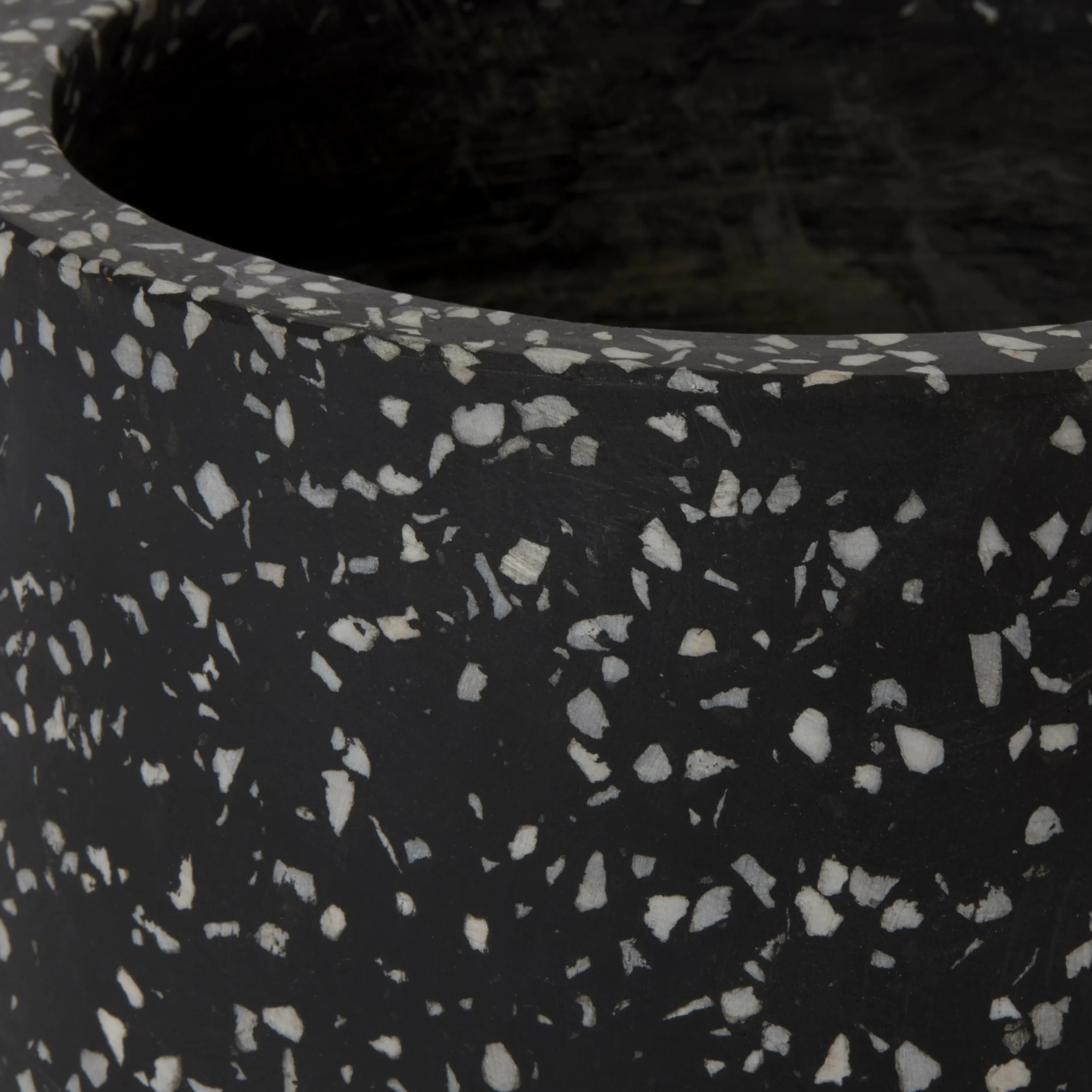 GoodHome Charcoal Speckled Circular Plant Pot (Dia)16.2cm 2 GoodHome Charcoal Speckled Circular Plant Pot (Dia)16.2cm - Image 2