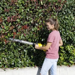 Kärcher 18V 500mm 14442420 Cordless Hedge Trimmer 15 Kärcher 18V 500mm 14442420 Cordless Hedge Trimmer -Flyymo Care Garden Shop karcher 18v 500mm 14442420 cordless hedge trimmer4054278550442 02i bq